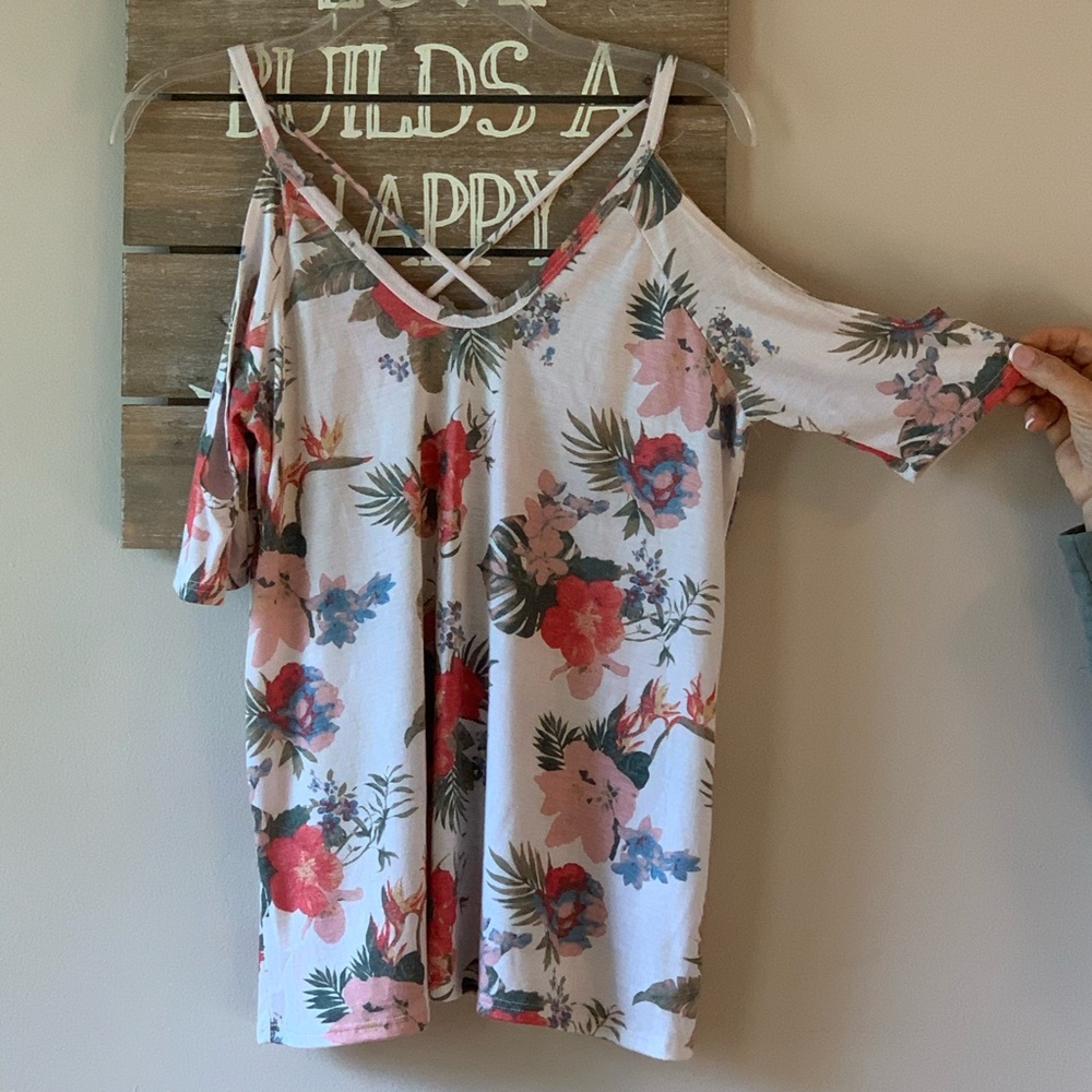 🌟FLORAL COLD SHOULDER TOP 🌸 - Picture 4 of 7